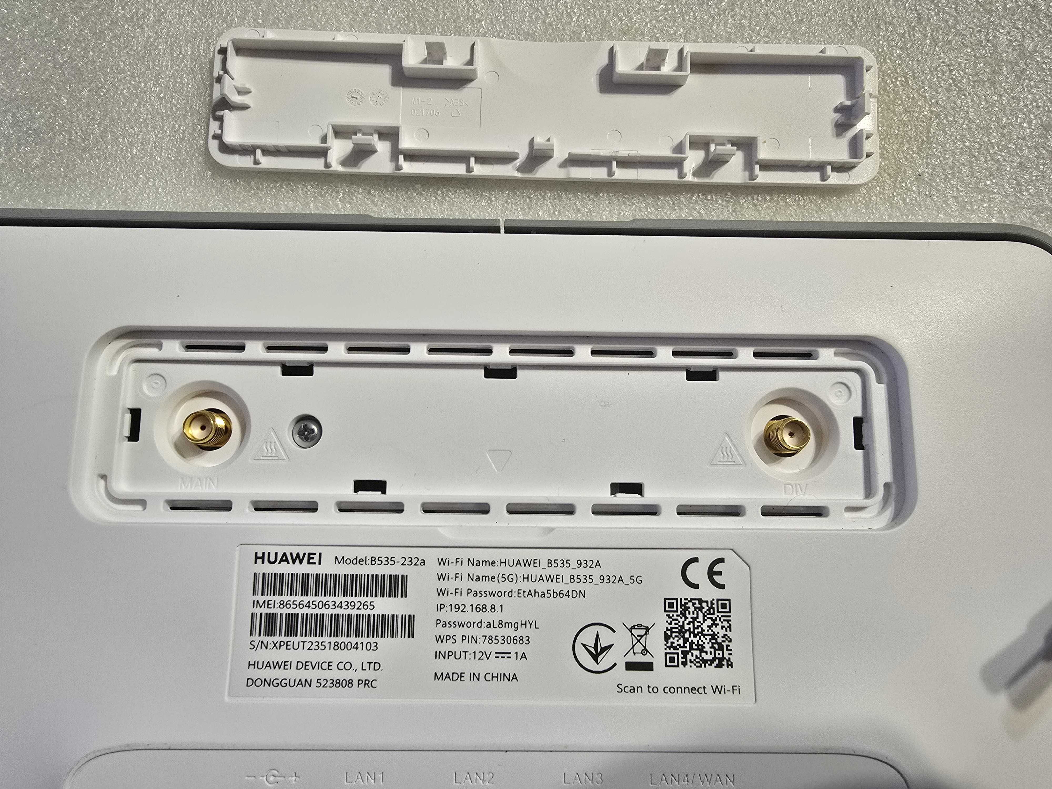 Router wireless cu slot SIM Huawei B535-232a 4G 300MBPS WI-FI 2.4/5GHZ