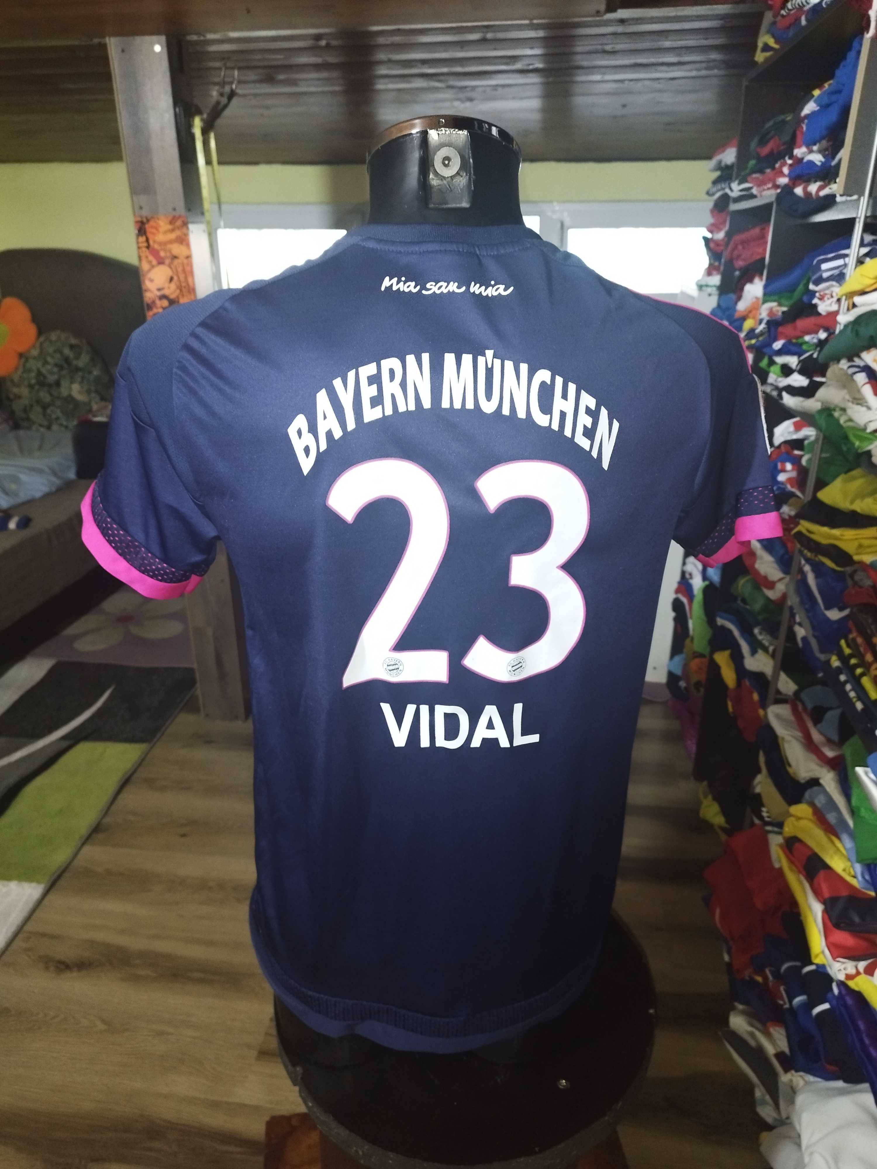 tricou bayern munchen arturo vidal #23 adidas marimea M