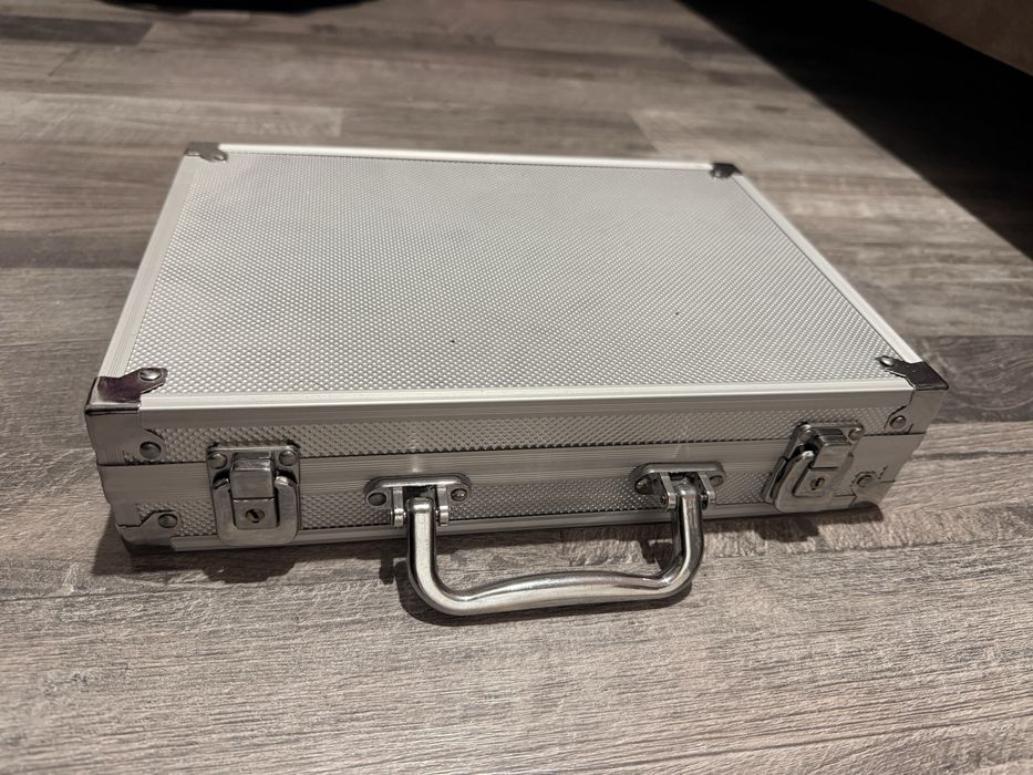 Set Poker + Valiza din Aluminiu Predare doar in Iasi