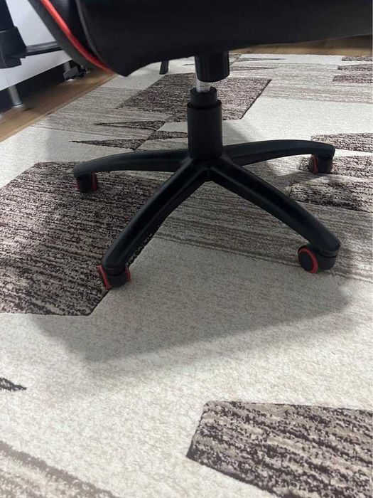 Vând scaun gaming JRH negru-rosu