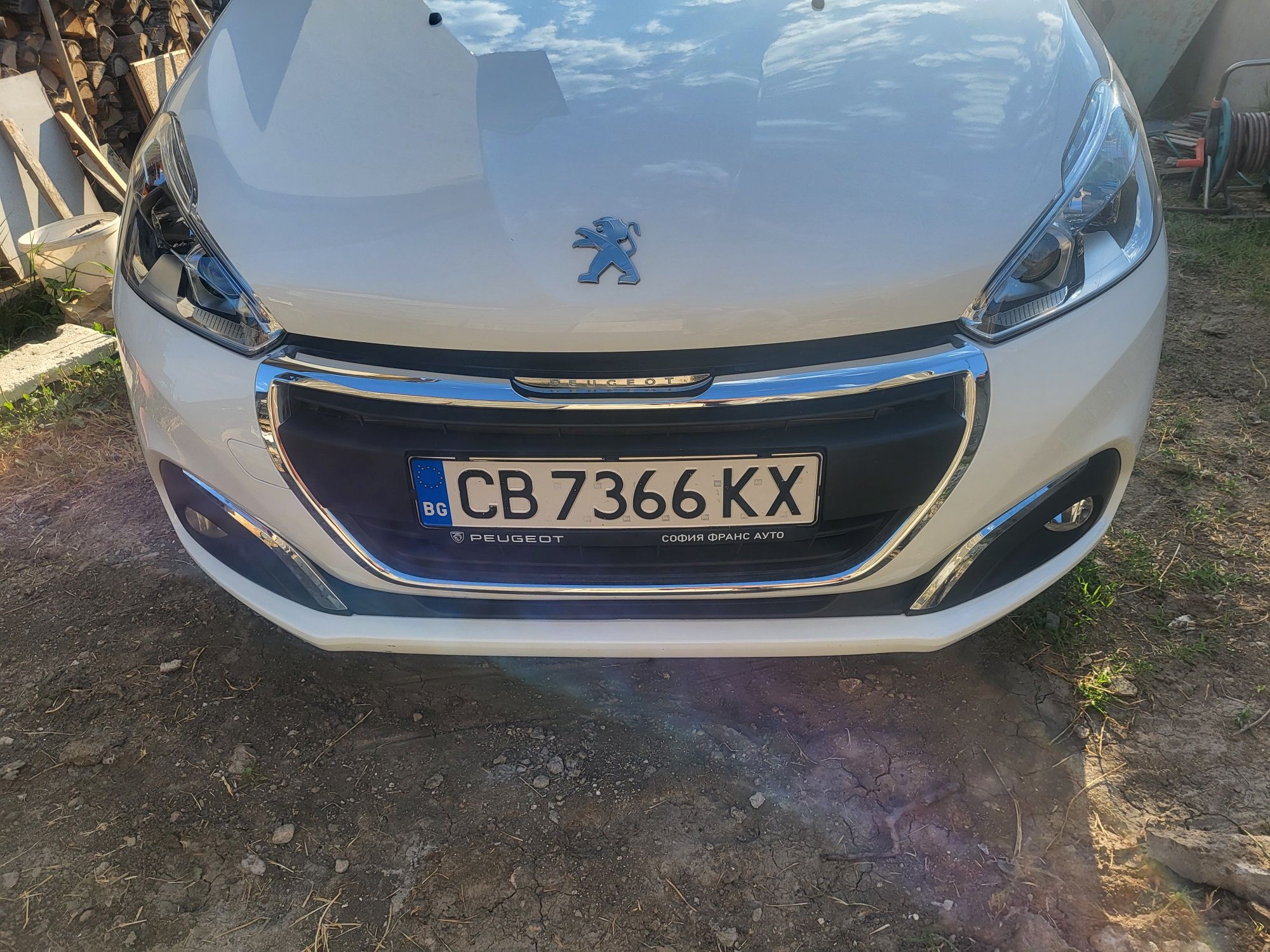 Продавам Пежо 208 Peugeot