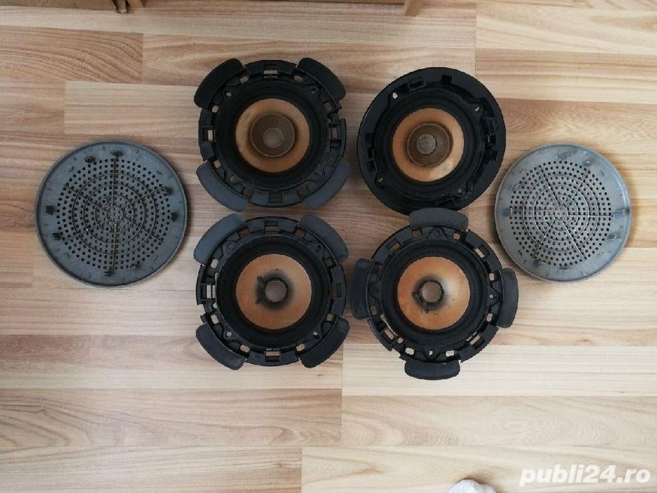 Vând casetofon MP3, LG, fata detasabila, boxe perechi fata/spate Logan