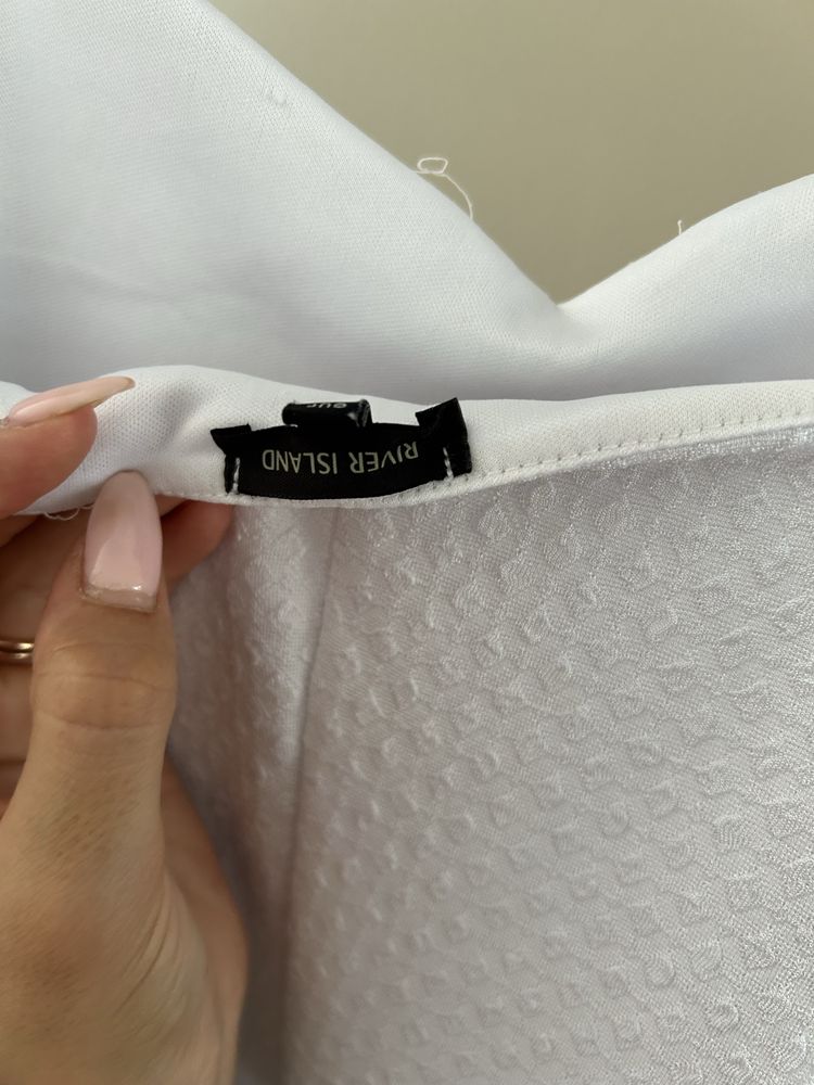 Бяла рокля по тялото на River Island
