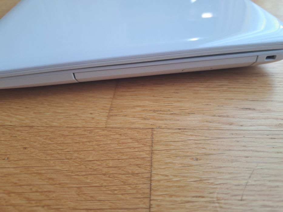 Laptop Asus X541U- Perfect pentru munca de birou ușoară