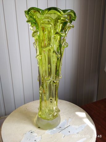 Большая зелёная ваза