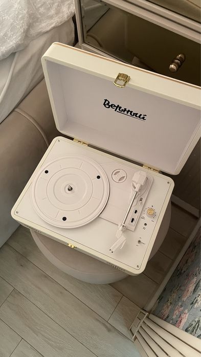 Продаю срочно проигрыватель