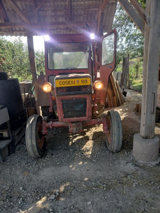 Vând tractor fiat 550