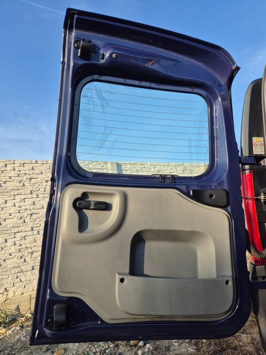 Usi batante Logan mcv 1