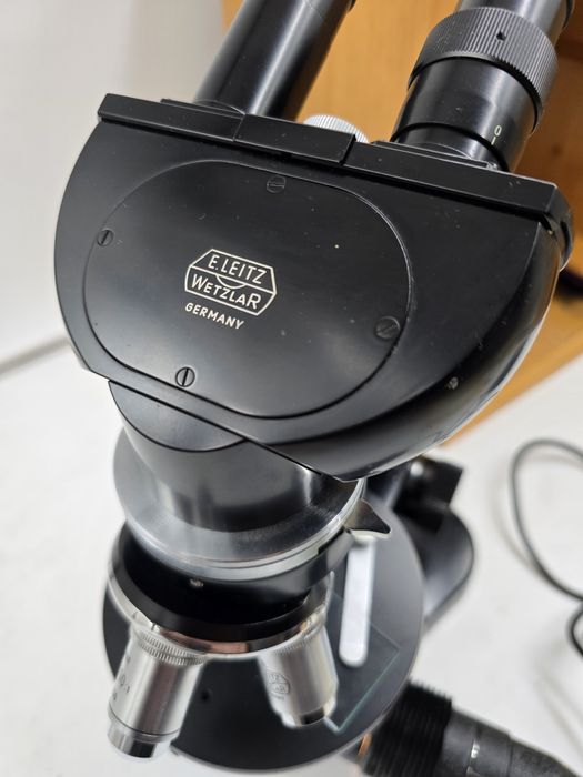 Microscop leitz, Leica