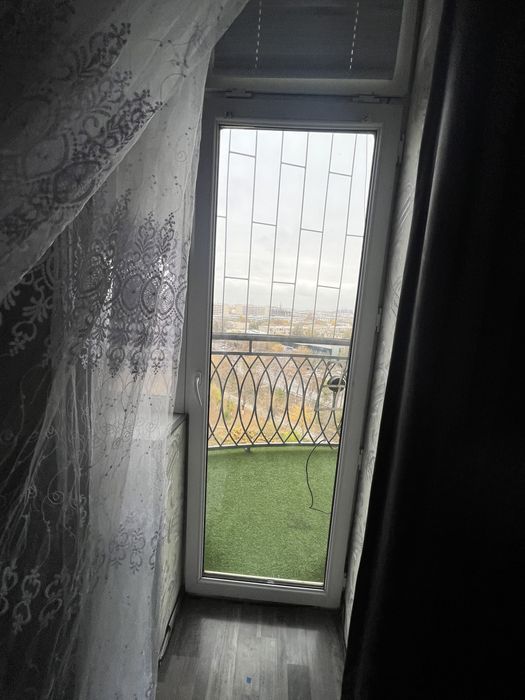 9-mkr Yangi hayot uylari 2 xona sotiladi bez makler
