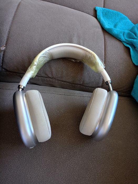 Наушники продаю не пользуюсь уже месяц кто сегодня заберёт отдам за 3к