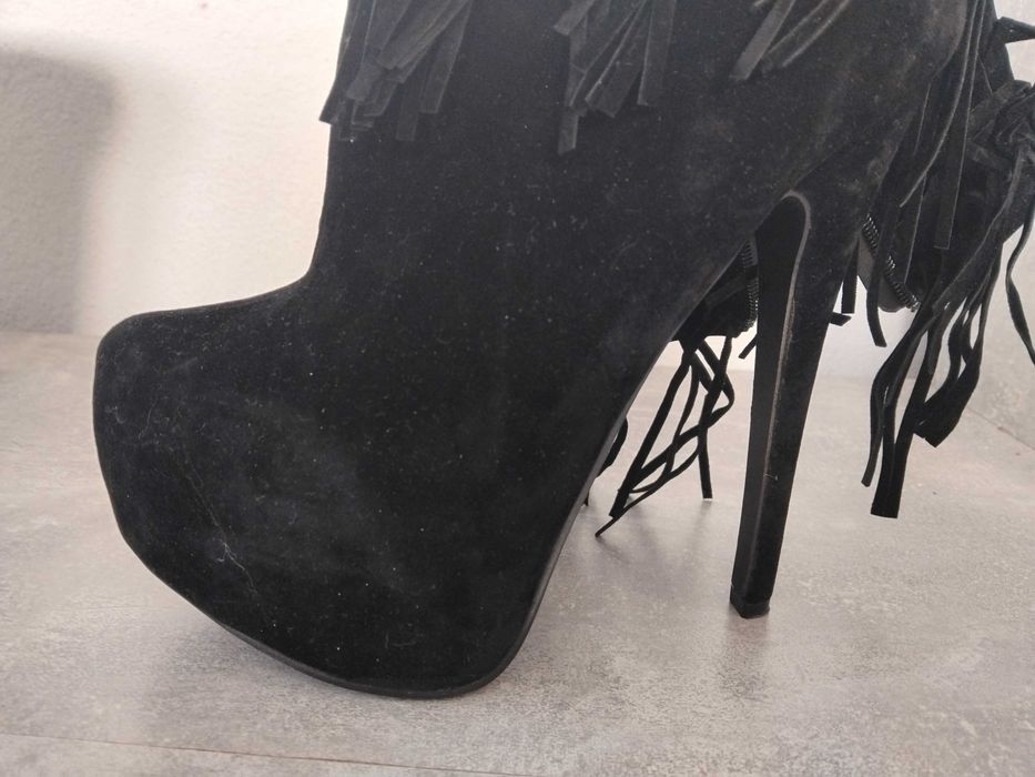 Дамски бутуши на платформа