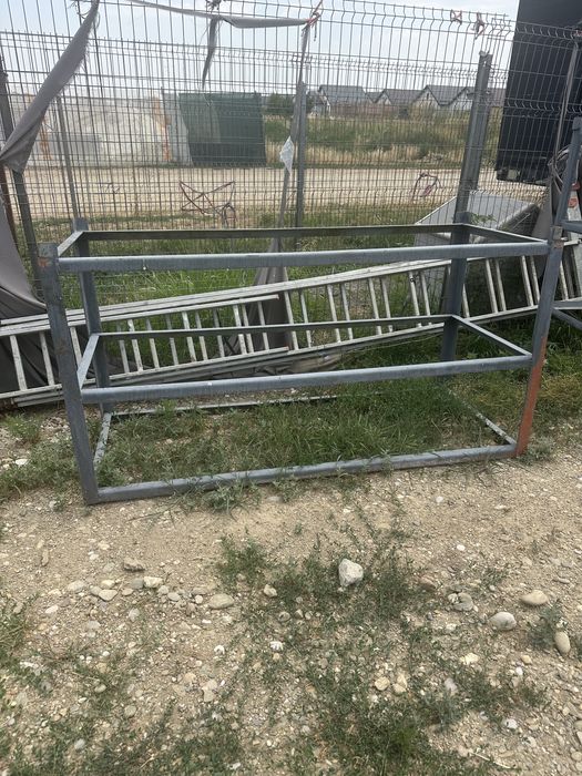 Rafturi metalice 4 bucati .