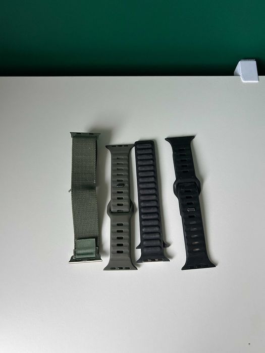 Apple Watch SE 2 44m с 4 допълнителни каишки и 3 нови протектора