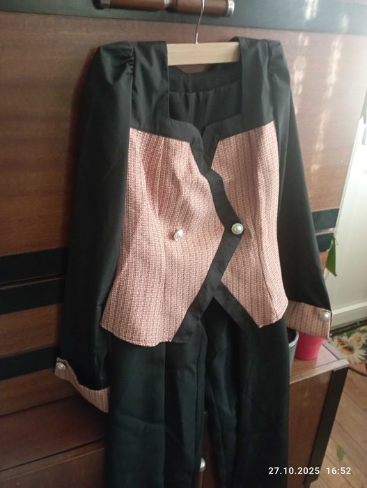 елегантен дамски костюм