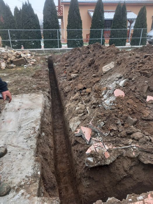 Lucrări cu miniexcavator