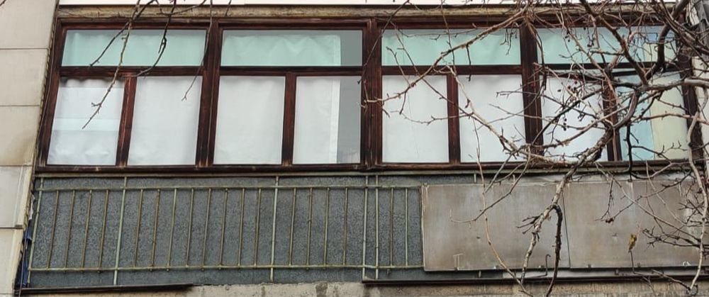 Отдам бесплатно двери, рамы со стеклами