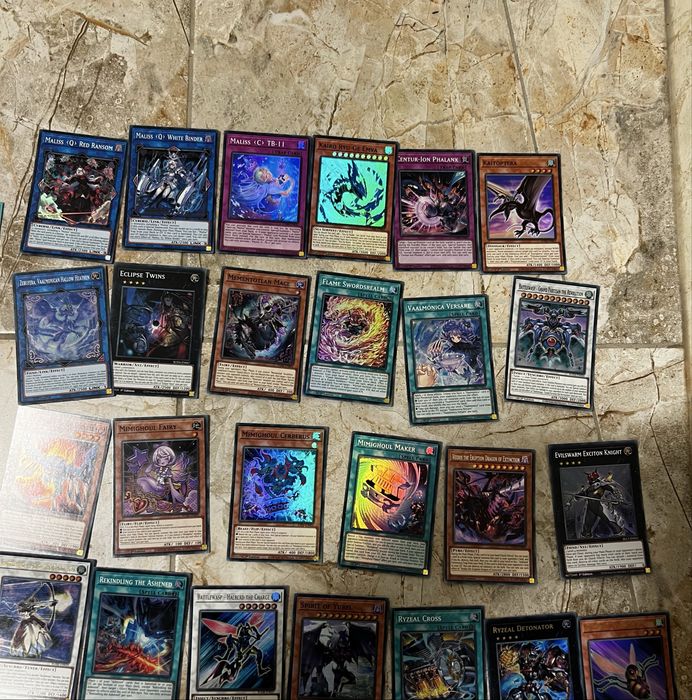 Yugioh carduri seturi difetite