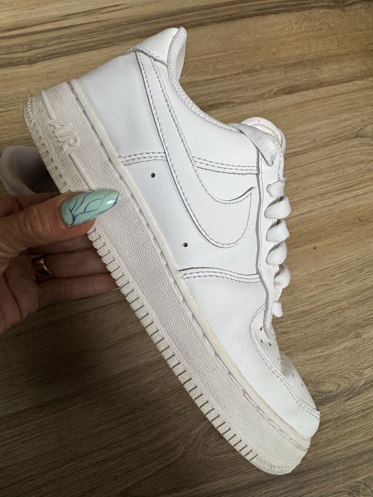 Оригинални бели кецове Nike Air Force ! 36,5 н