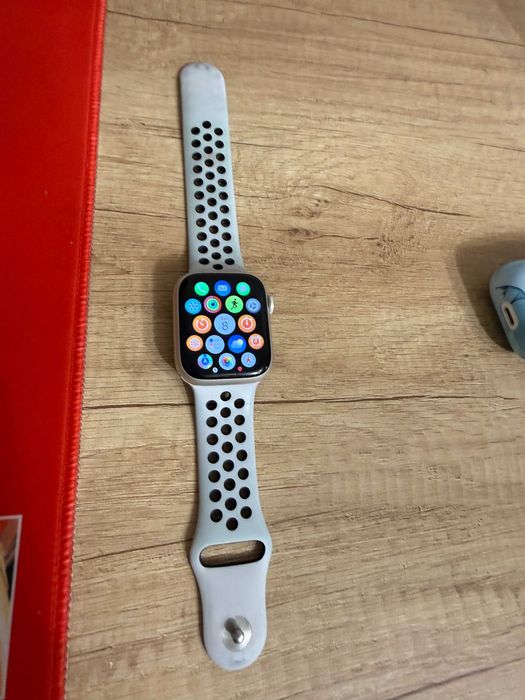 Apple Watch Nike Series 7 GPS, 45mm Starlight Aluminium Case