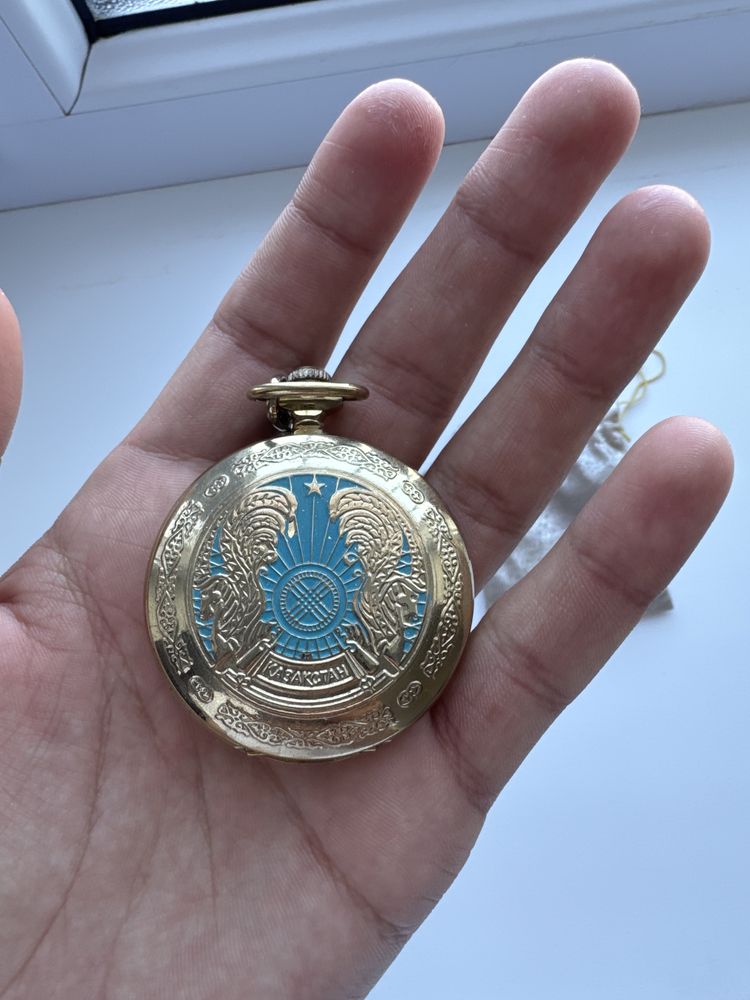 Медаль-часы от президента KAZAKHOIL