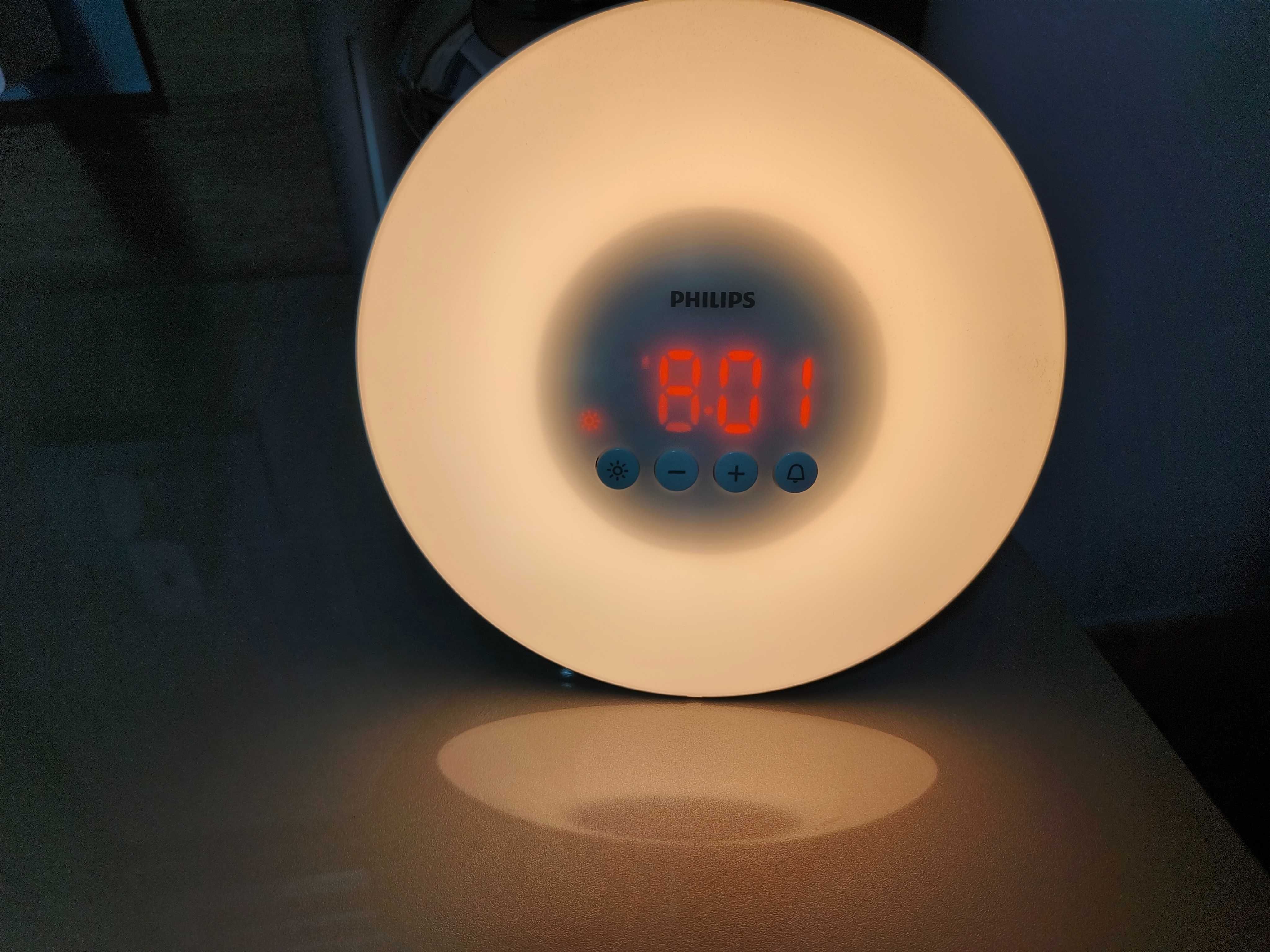 Ceas cu lumina Philips - Wake-Up Light Alarm Clock Hf3500/01 Folosit