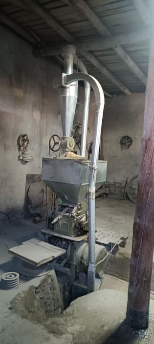 Un tegirmon sotiladi