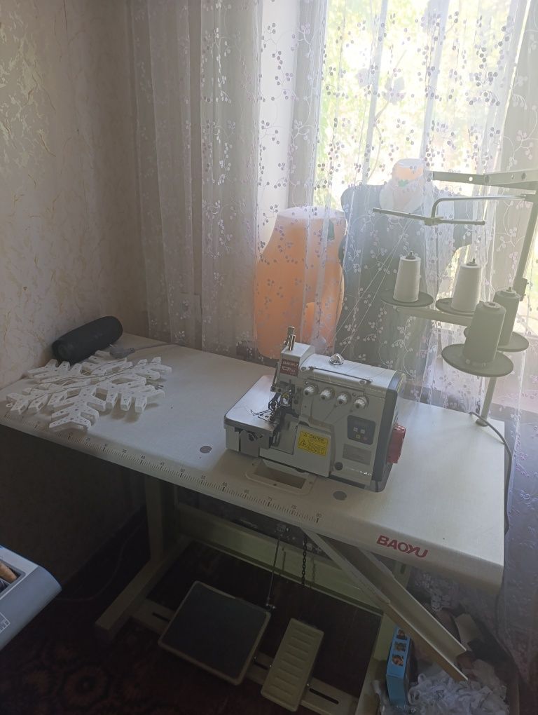 Швейная машинка и оверлок