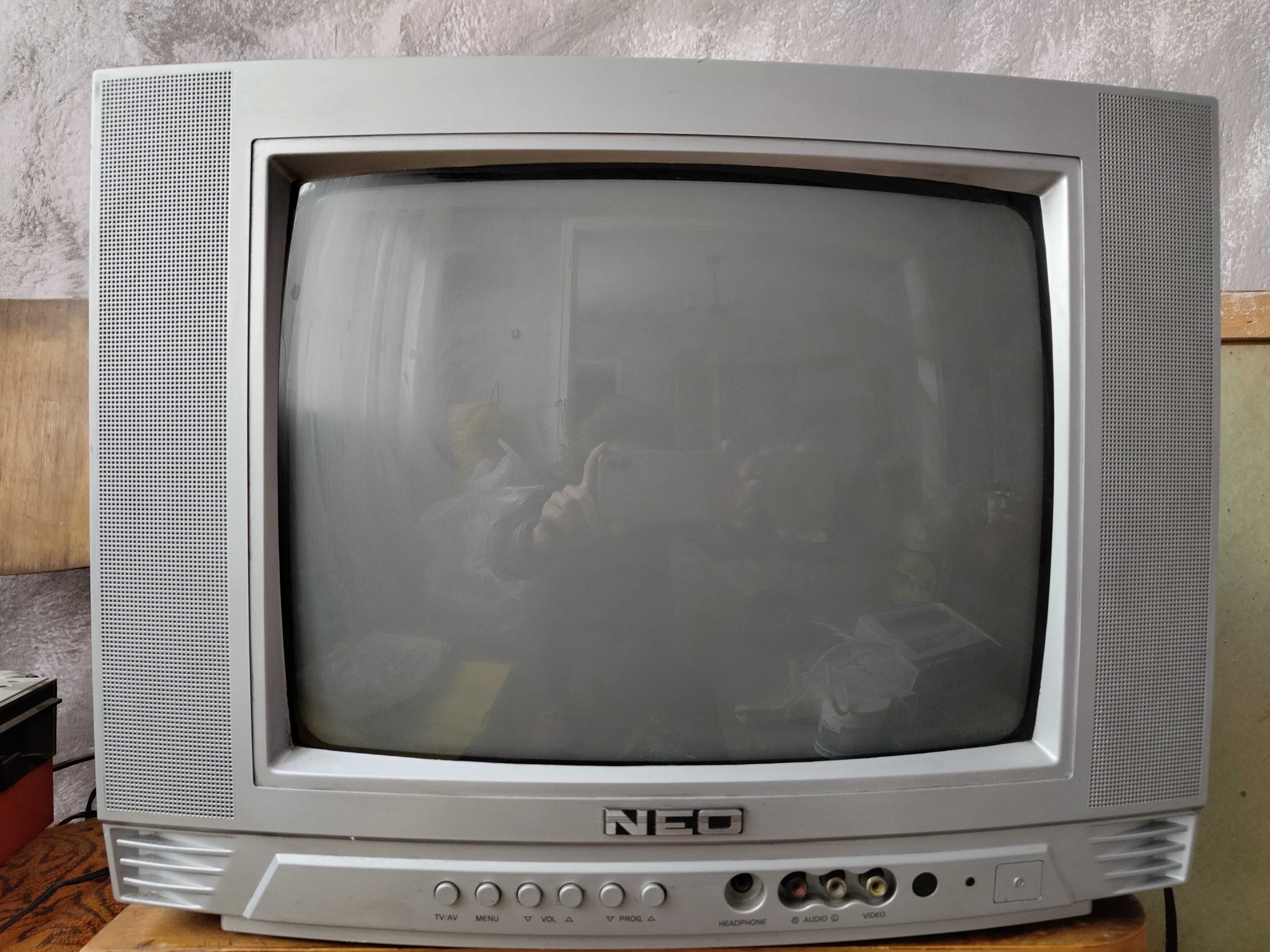 Телевизор малък НЕО 14 инча