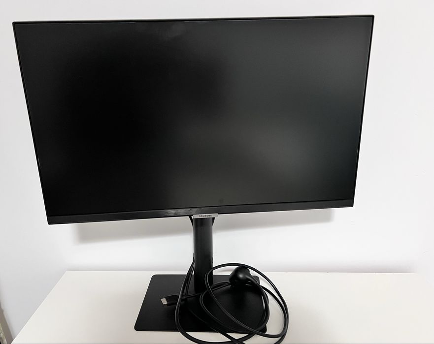 Monitor Led IPS Samsung 24”, WQHD, usb-c, hdmi, display port