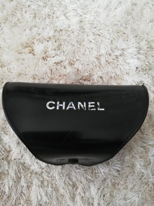 Vând ochelari de soare CHANEL dama.