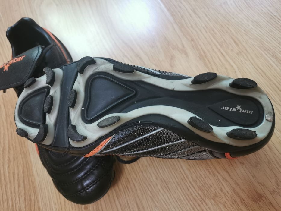 Детски спортни бутонки