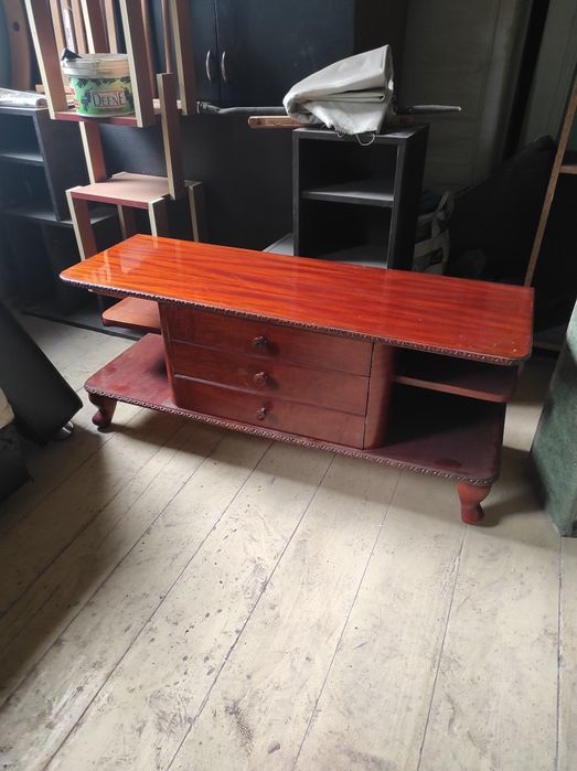 Vand mobila veche,dulapuri,noptiere,cutii de lemn,sufragerii etc Ploie