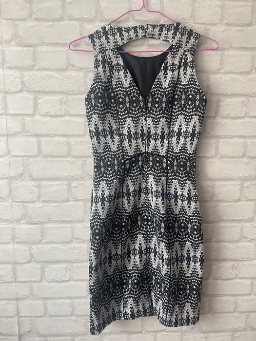 Елегантна рокля H&M, като нова.