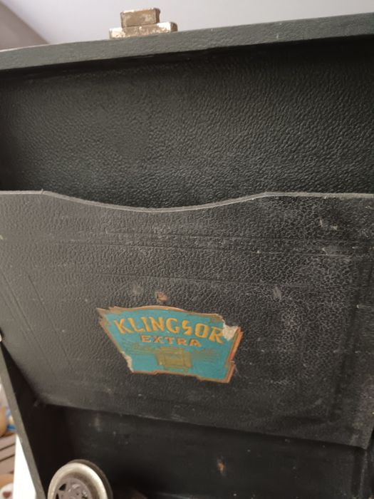 Винтидж колекционерски преносим грамофон