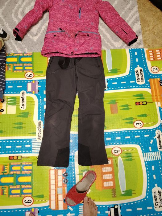 Продам  лыжный кастюм для девочек