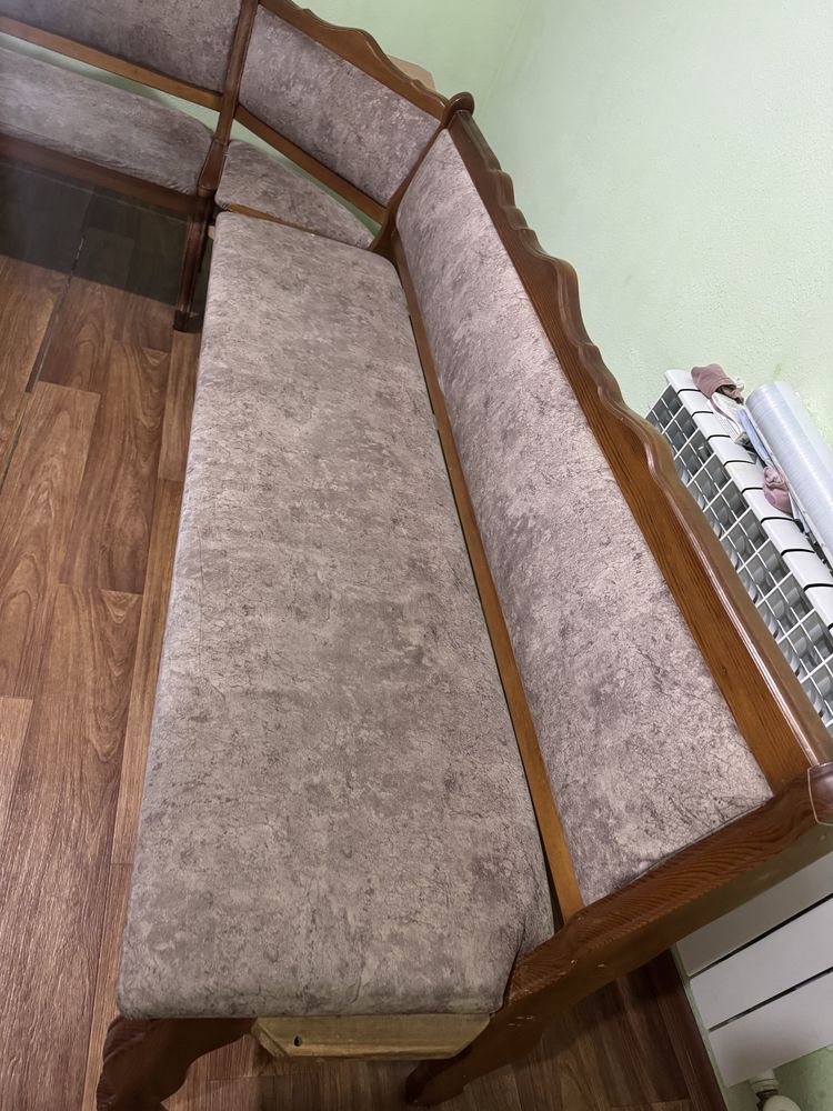 Кухонный уголок размером 2,5*165 четыре стула в комплекте