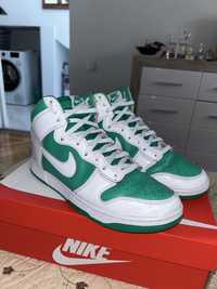 Nike Dunk Green.