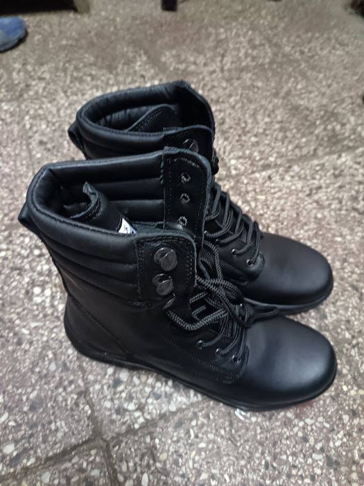 Обувки кубинки N 44 100лв цвят черен