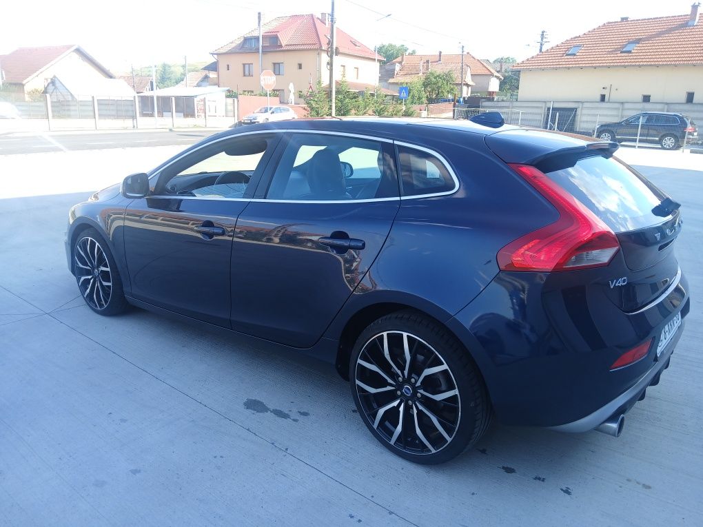Vând volvo v40. 2.0 diesel