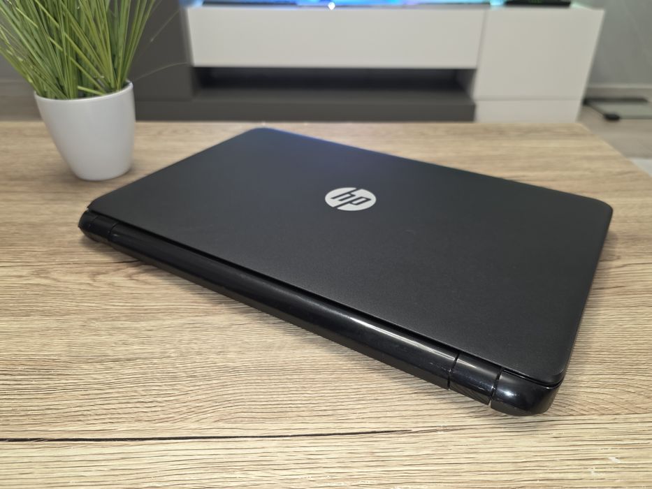 лаптоп HP 250 G3, ram 8gb, ssd 240gb.