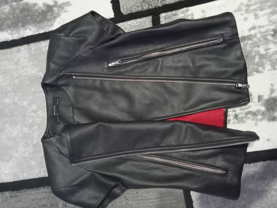 Geaca deosebita  Zara marimea M piele imitatie