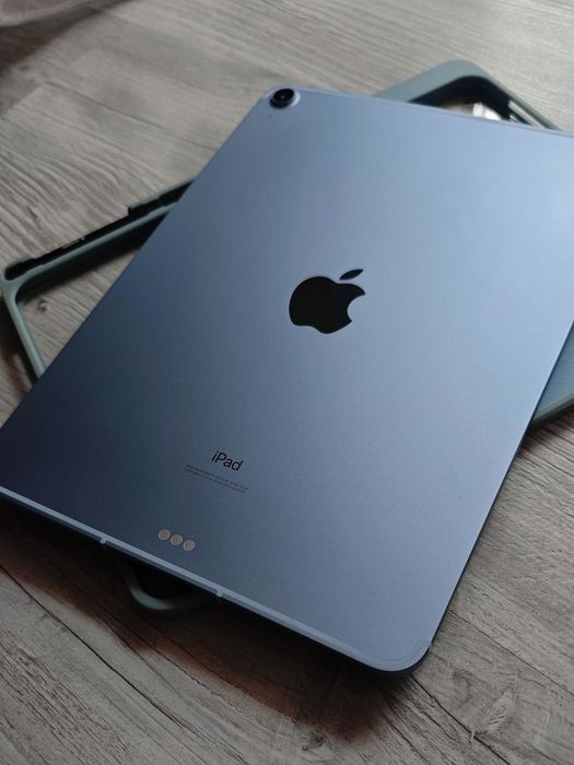 iPad Air 4 Sky Blue