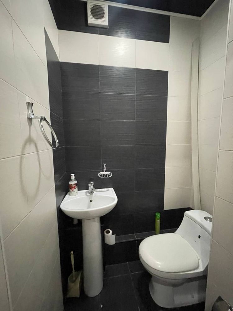 Oybek 4 xonalik kvartira 4/7/9. Evro remont 100m2 balkon 2/6