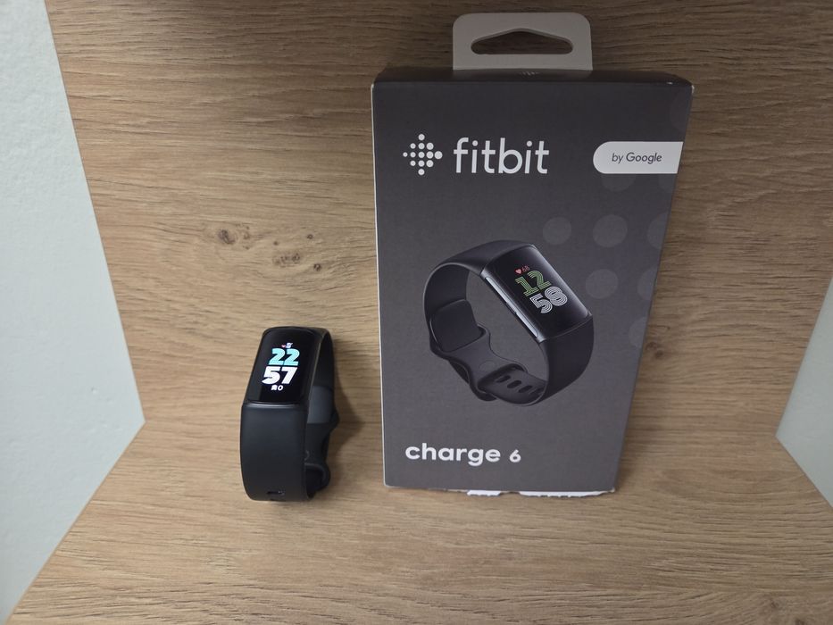 Google Fitbit Charge 6 смарт часовник / фитнес гривна