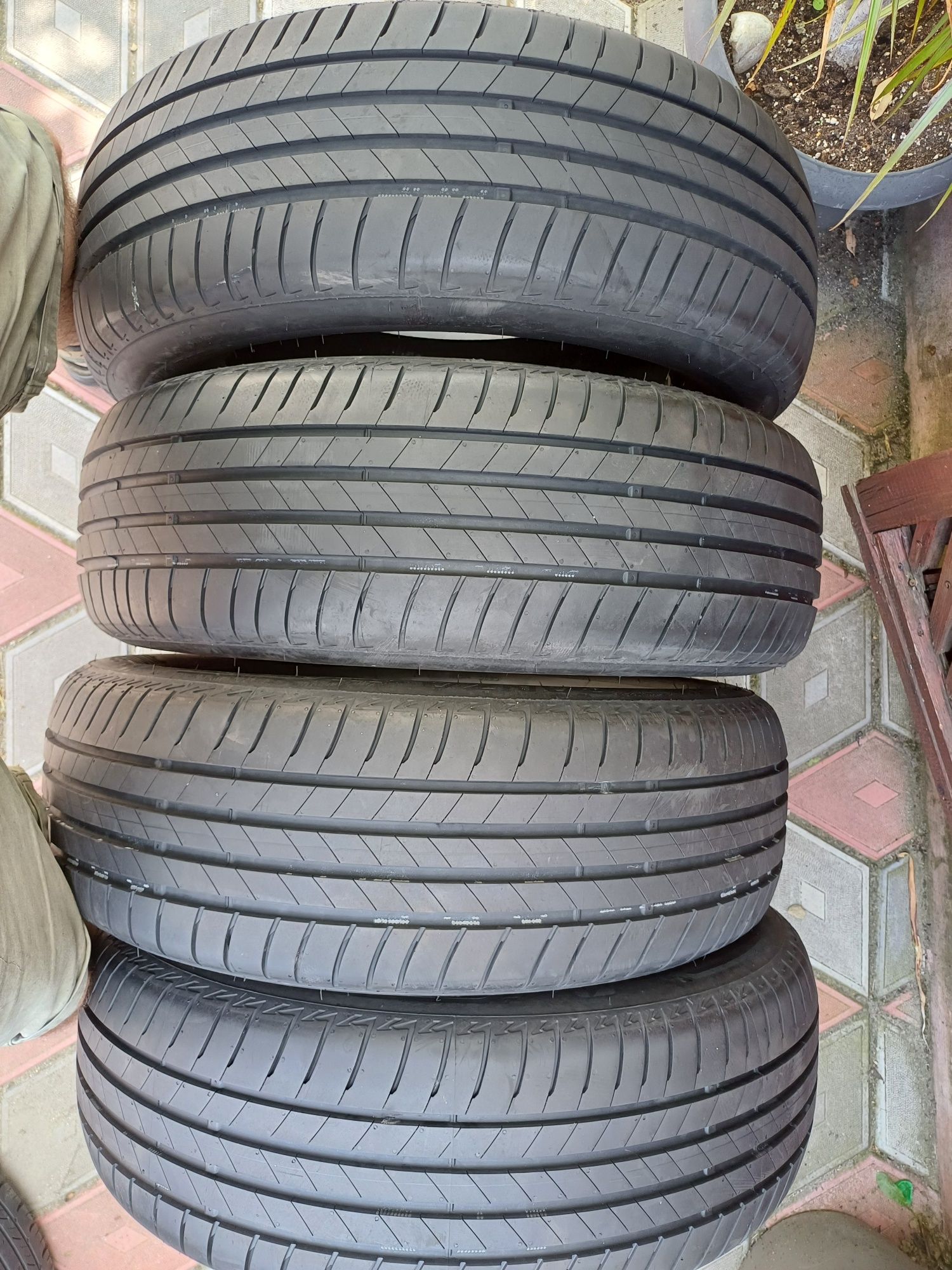 Vand 4 anvelope de vara 215 60 r17 BRIDGESTONE noi din 2023