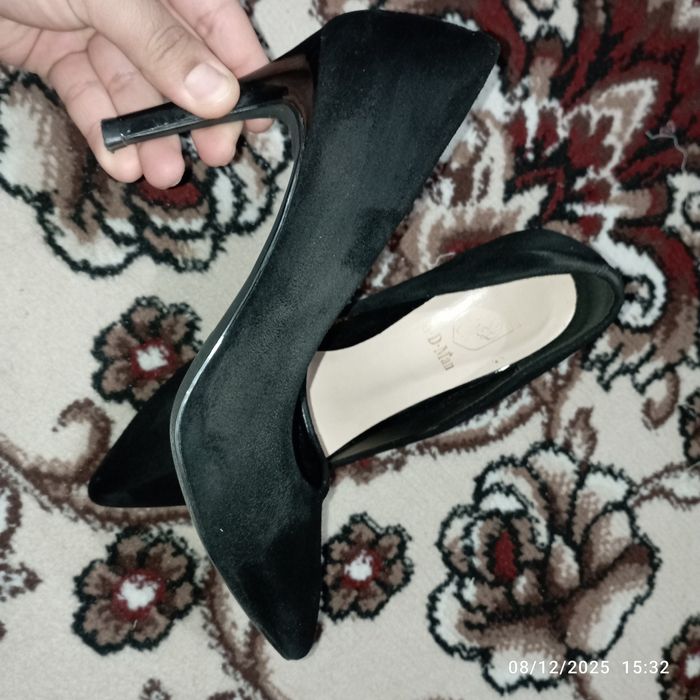 Zamonaviy shpilka pochnali tufli