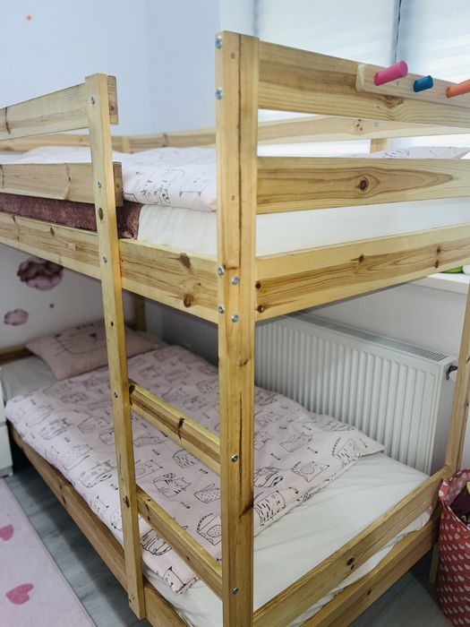 Cadru pat supraetajat din lemn de pin – stare foarte bună