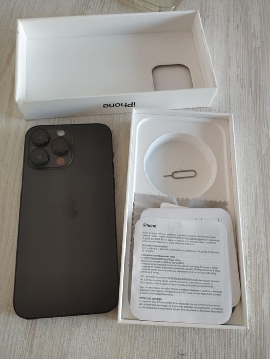 Ipfone 14 pro max  като нов 2 броя плюс зарядно