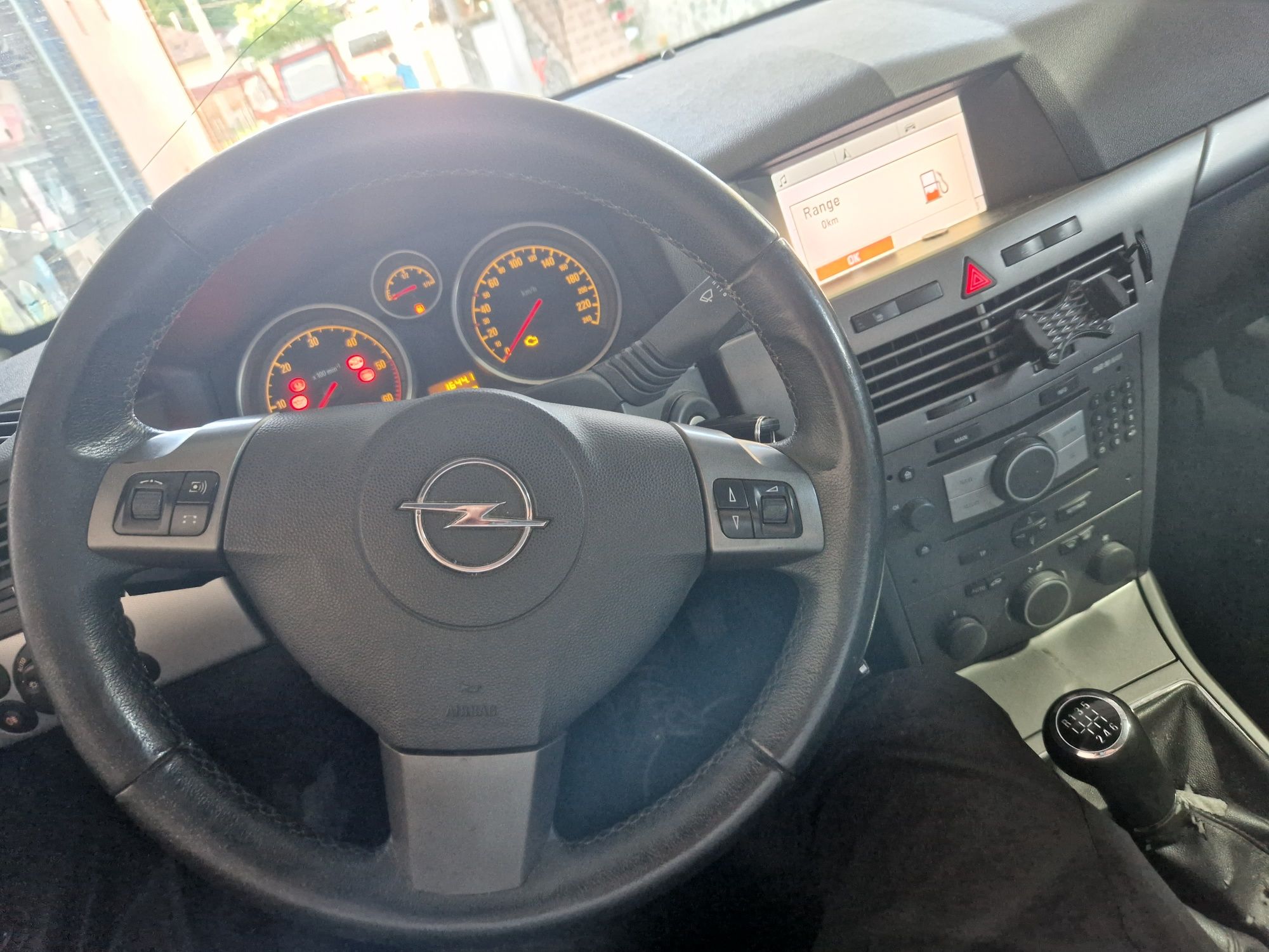 Dezmembrez Opel astra h